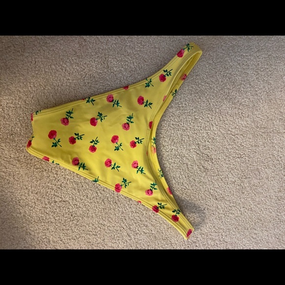 High rise on hips bikni bottoms - Picture 2 of 3